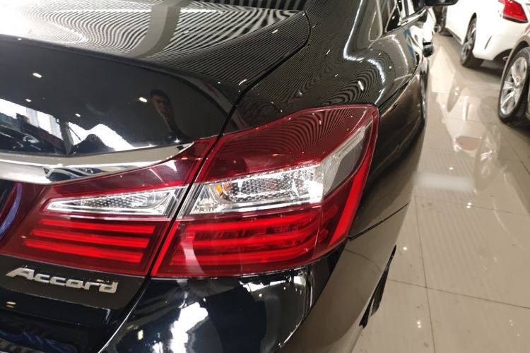 Used Honda Accord 2016 2.0L Comfort Edition Right Rear Taillight
