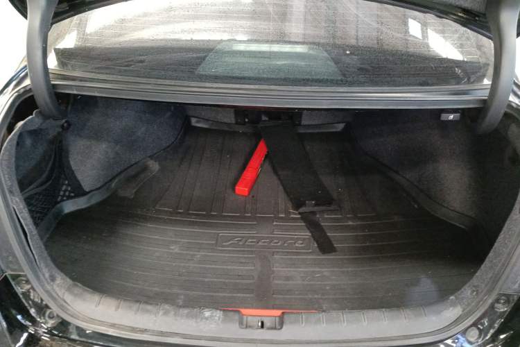 Used Honda Accord 2016 2.0L Comfort Edition Trunk
