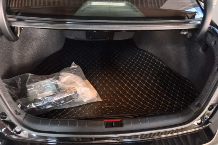 Used Honda Accord 2016 2.0L Comfort Edition Trunk