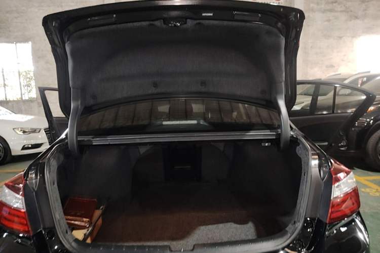 Used Honda Accord 2016 2.0L Comfort Edition Trunk