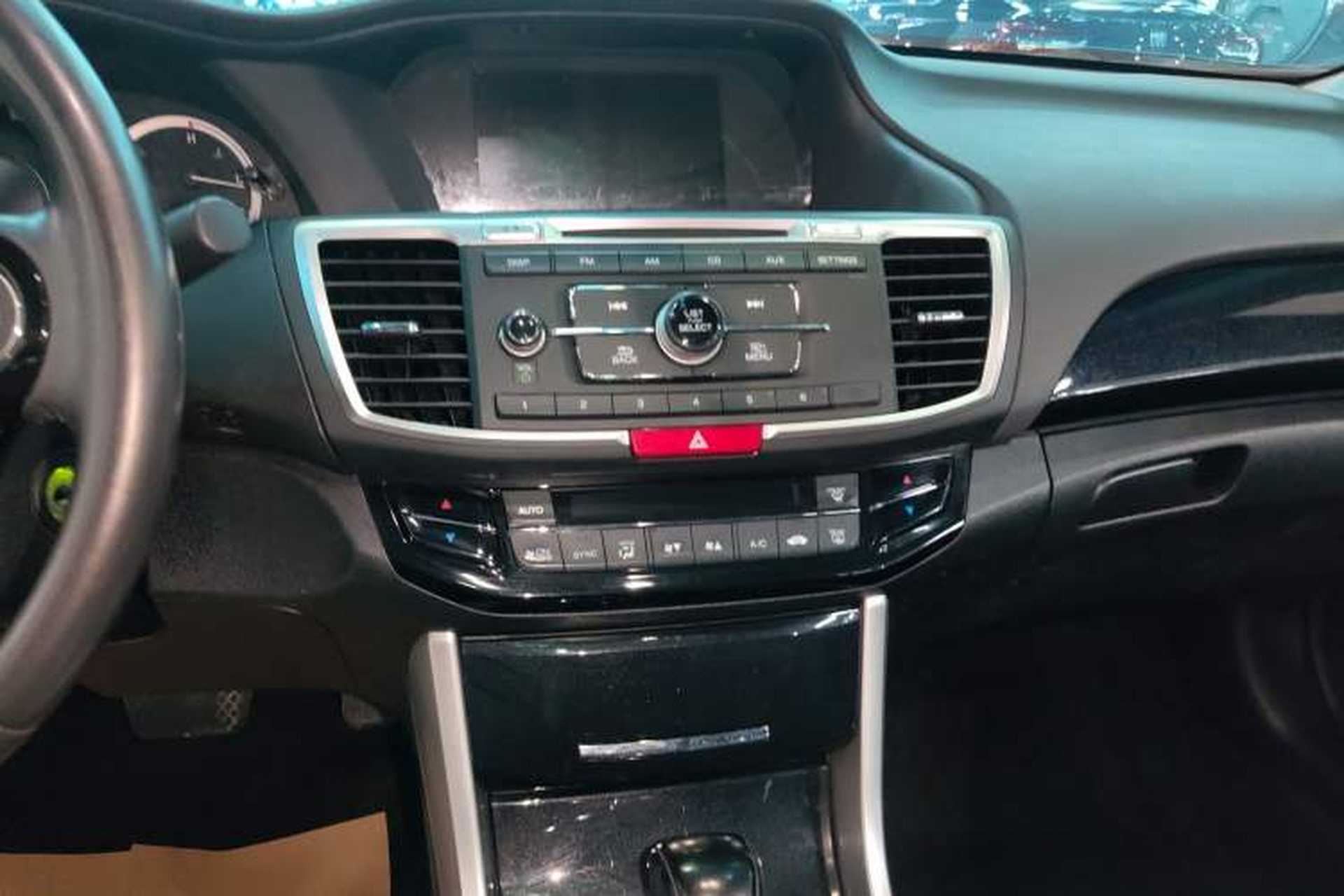 Used Honda Accord 2016 2.0L Elite Edition Audio And AC Panel