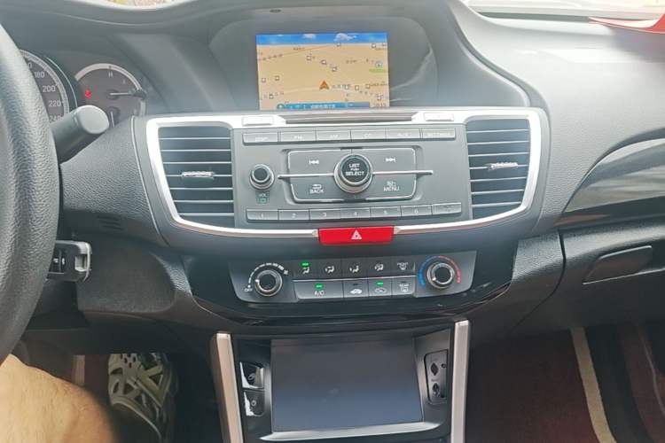 Used Honda Accord 2016 2.0L Comfort Edition Audio And AC Panel