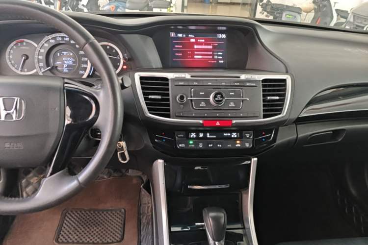 Used Honda Accord 2016 2.0L Elite Edition Audio And AC Panel
