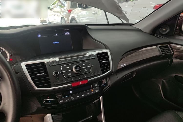 Used Honda Accord 2016 2.4L Comfort Edition Center Console