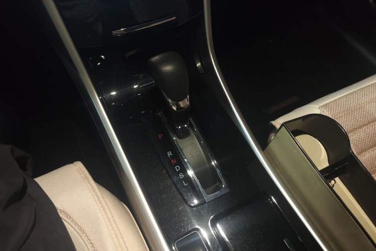 Used Honda Accord 2016 2.0L Comfort Edition Gear Lever