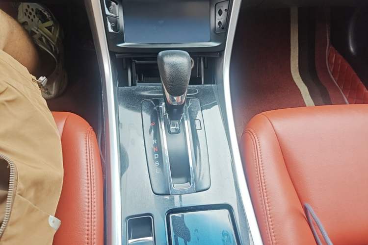 Used Honda Accord 2016 2.0L Comfort Edition Gear Lever