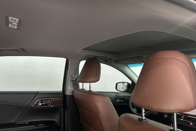 Used Honda Accord 2016 2.4L Luxury Edition Interior 10