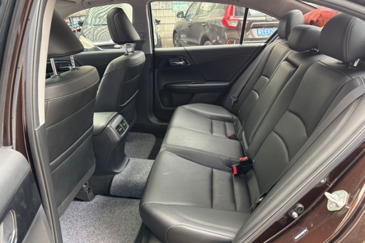 Used Honda Accord 2016 2.0L Elite Edition Interior 10