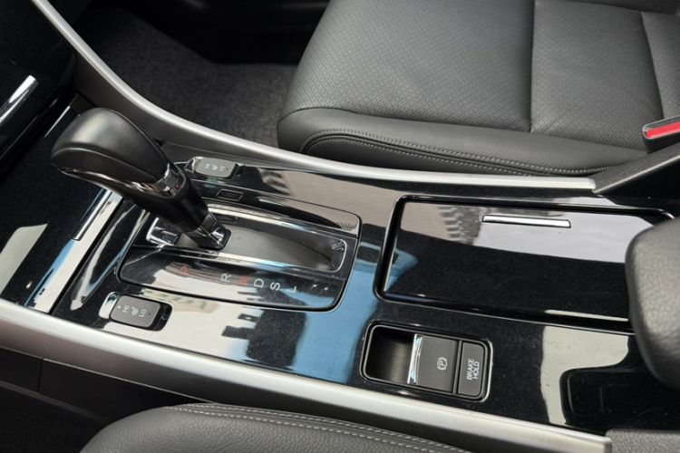 Used Honda Accord 2016 2.0L Elite Edition Interior 12