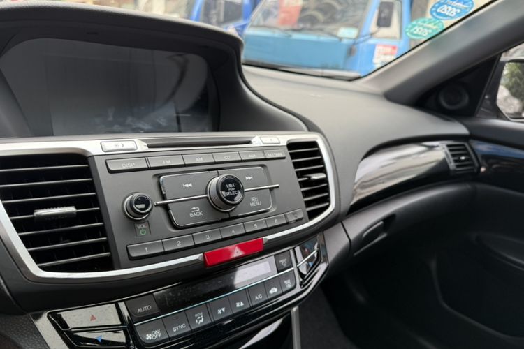 Used Honda Accord 2016 2.0L Elite Edition Interior 15