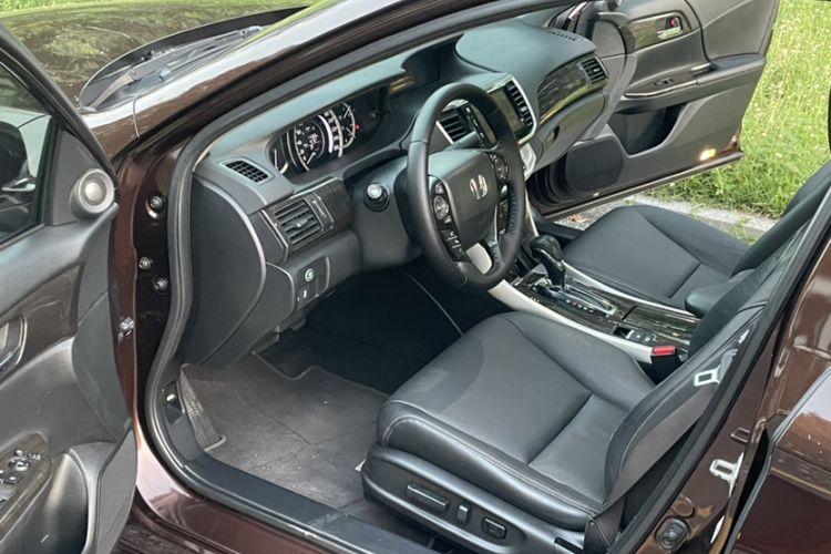 Used Honda Accord 2016 2.4L EX New Year Limited Edition Special Package Interior 4
