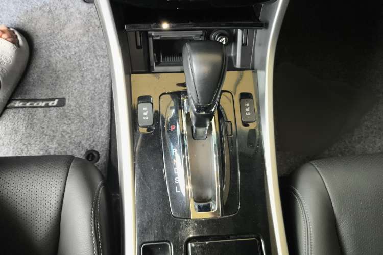 Used Honda Accord 2016 2.0L Elite Edition Interior 4