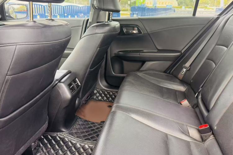 Used Honda Accord 2016 2.0L Elite Edition Interior 4
