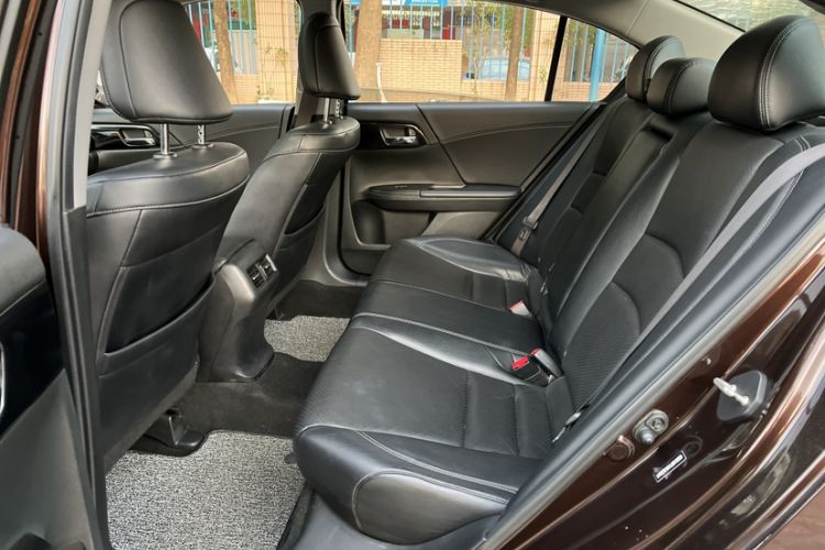 Used Honda Accord 2016 2.0L Elite Edition Interior 4