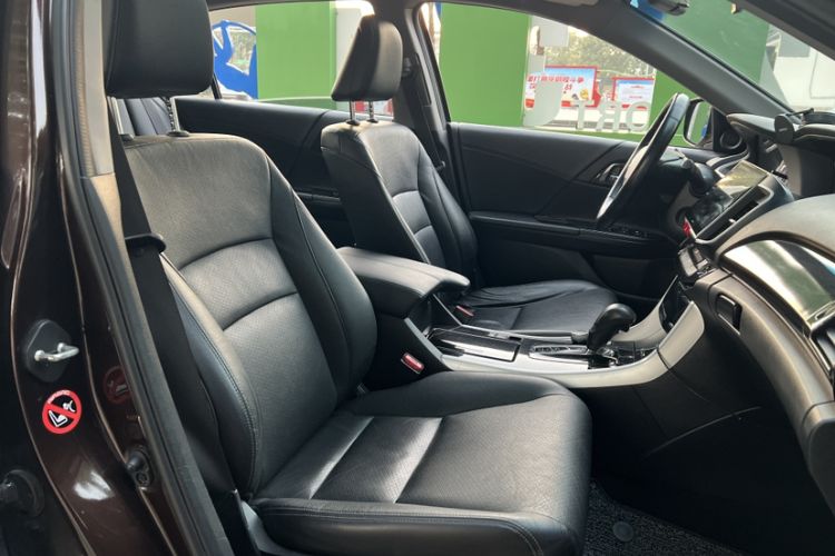 Used Honda Accord 2016 2.0L Elite Edition Interior 5