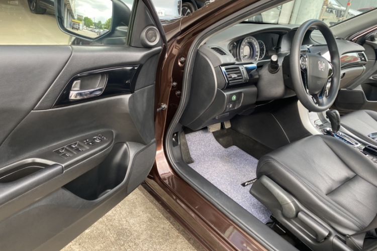 Used Honda Accord 2016 2.0L Comfort Edition Interior 6