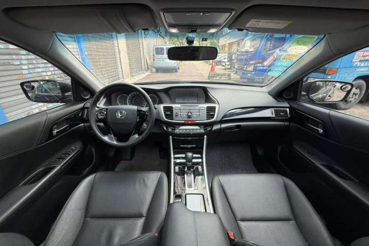 Used Honda Accord 2016 2.0L Elite Edition Interior 7