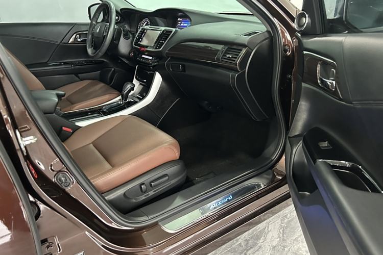 Used Honda Accord 2016 2.4L Luxury Edition Interior 8