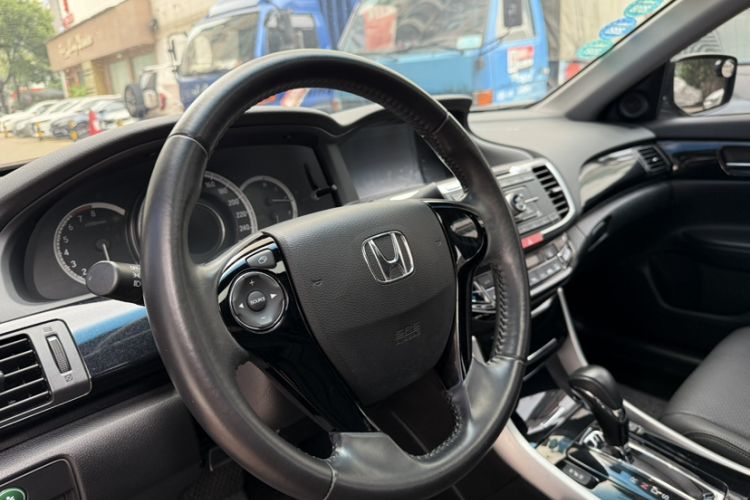 Used Honda Accord 2016 2.0L Elite Edition Interior 8