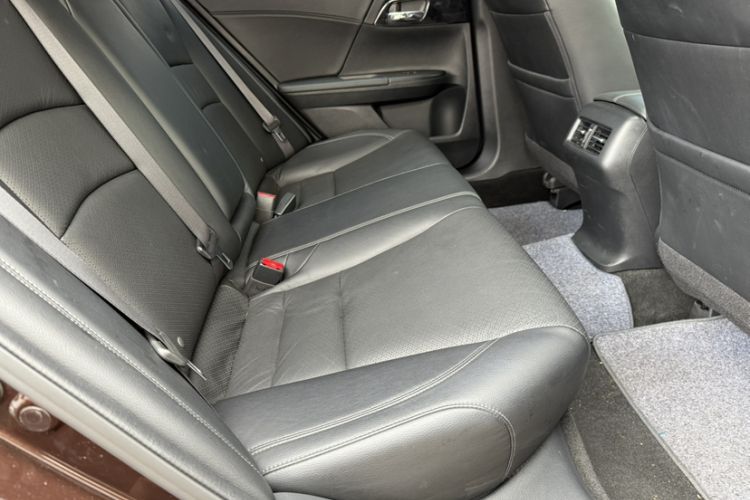 Used Honda Accord 2016 2.0L Elite Edition Interior 9