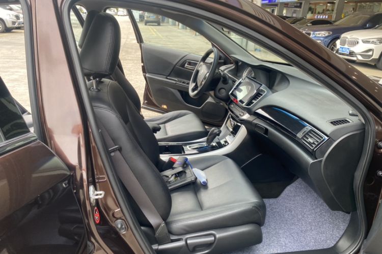 Used Honda Accord 2016 2.0L Comfort Edition Interior 9