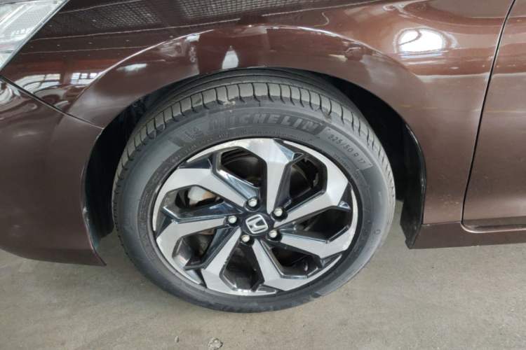 Used Honda Accord 2016 2.4L Comfort Edition Left Front Wheel Hub