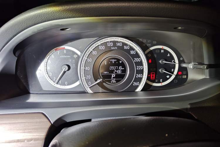 Used Honda Accord 2016 2.4L Comfort Edition Odometer Close Up