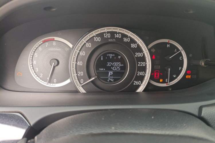 Used Honda Accord 2016 2.0L Comfort Edition Odometer Close Up