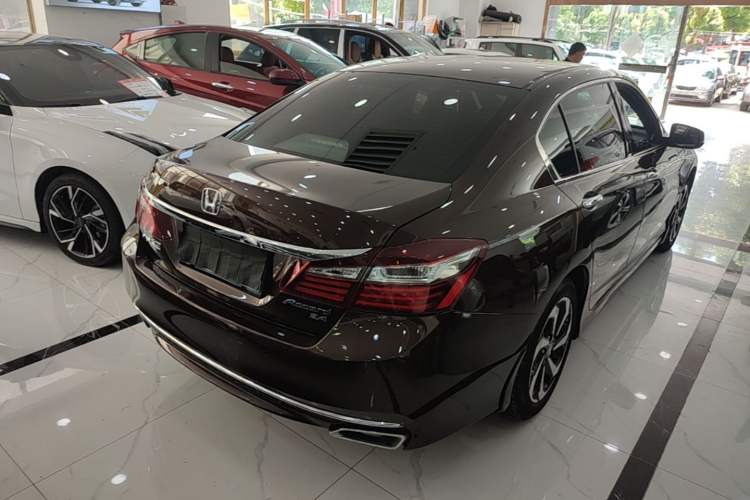 Used Honda Accord 2016 2.4L Comfort Edition Rear Right 45 Deg