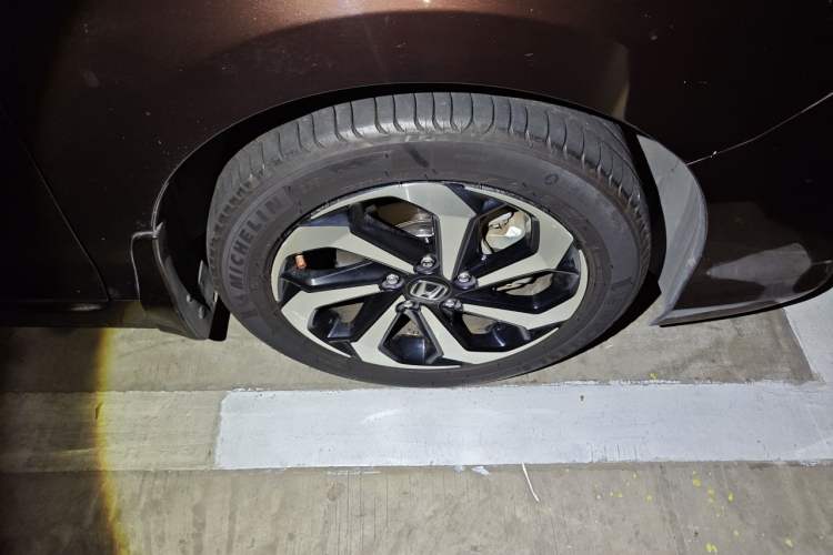 Used Honda Accord 2016 2.4L Comfort Edition Right Front Wheel Hub