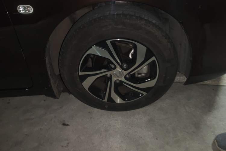 Used Honda Accord 2016 2.0L Comfort Edition Right Front Wheel Hub