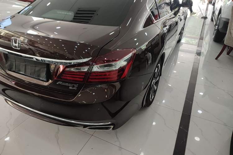 Used Honda Accord 2016 2.4L Comfort Edition Right Rear Taillight