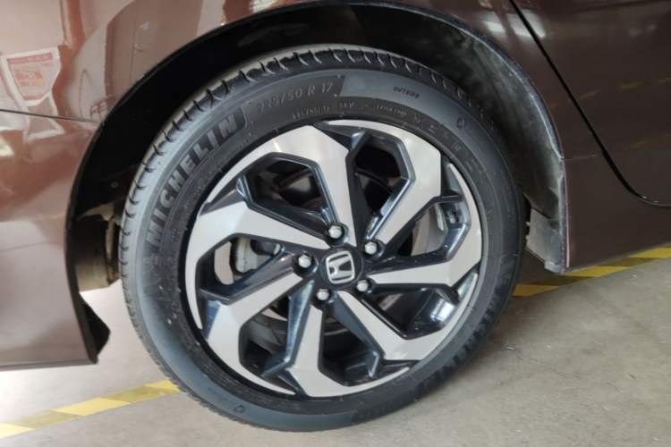 Used Honda Accord 2016 2.4L Comfort Edition Right Rear Wheel Hub