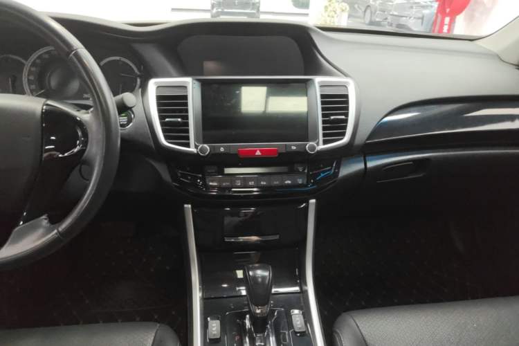 Used Honda Accord 2016 2.0L Elite Edition Audio And AC Panel