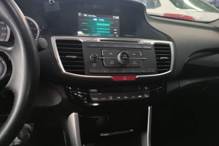 Used Honda Accord 2016 2.0L Luxury Edition Audio And AC Panel