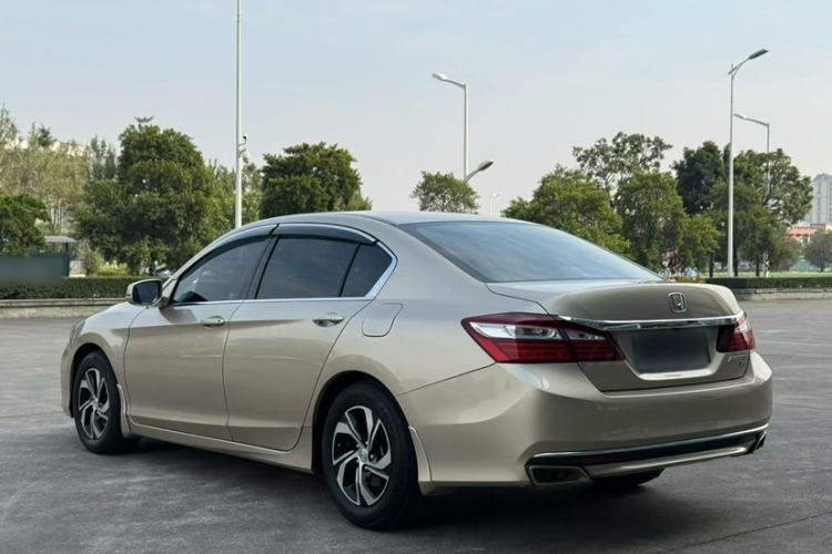 Used Honda Accord 2016 2.0L Luxury Edition Exterior 4