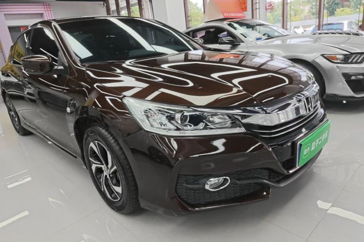 Used Honda Accord 2016 2.0L Elite Edition Front Right 45 Deg