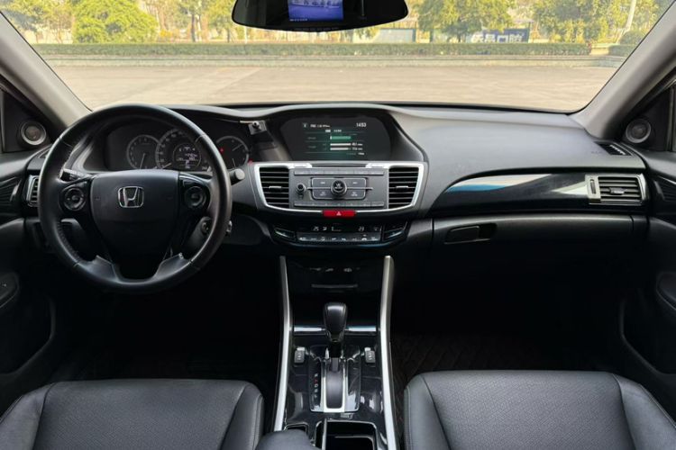 Used Honda Accord 2016 2.0L Luxury Edition Interior 1
