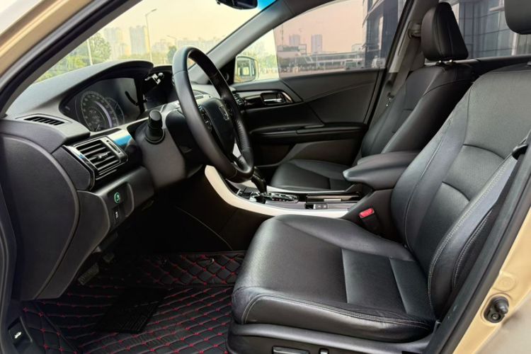 Used Honda Accord 2016 2.0L Luxury Edition Interior 3