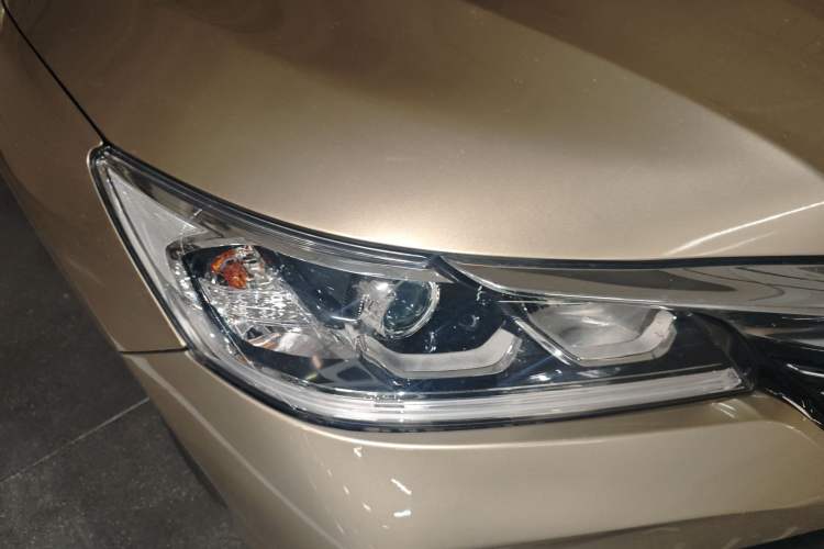 Used Honda Accord 2016 2.0L Elite Edition Right Front Headlight