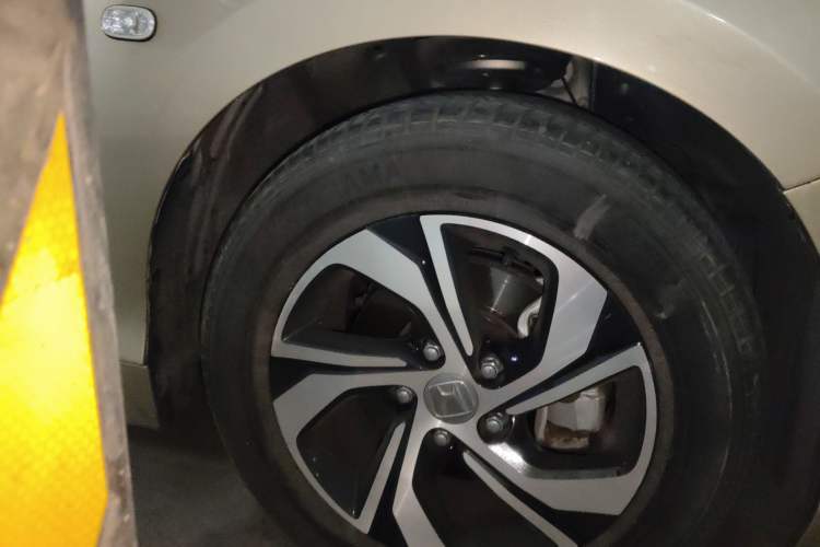 Used Honda Accord 2016 2.0L Elite Edition Right Front Wheel Hub