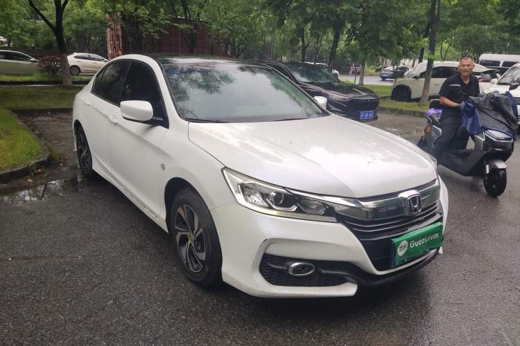 Used Honda Accord 2016 2.0L Comfort Edition Front Right 45 Deg