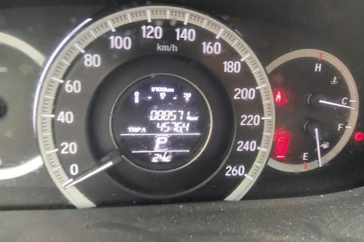 Used Honda Accord 2016 2.0L Comfort Edition Odometer Close Up