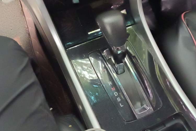Used Honda Accord 2016 2.0L Comfort Edition Gear Lever