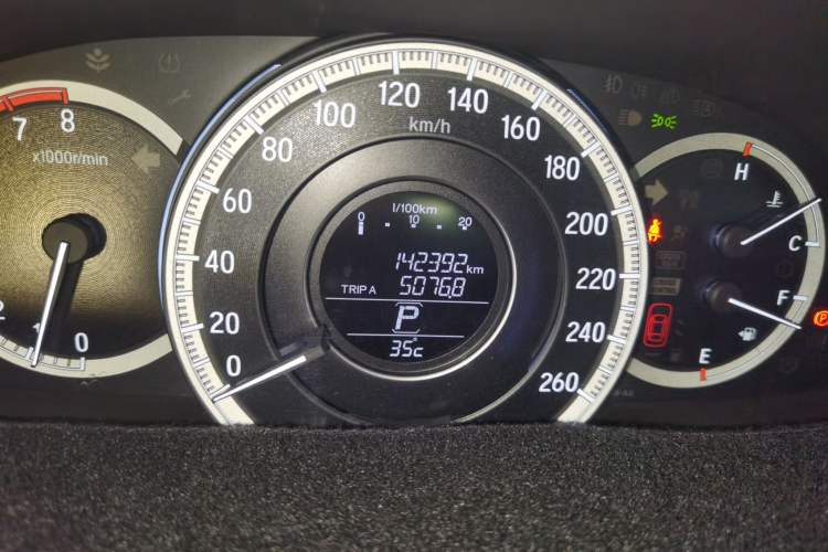 Used Honda Accord 2016 2.4L Luxury Edition Odometer Close Up