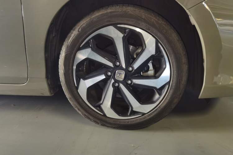 Used Honda Accord 2016 2.4L Luxury Edition Right Front Wheel Hub
