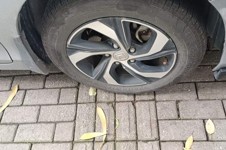 Used Honda Accord 2016 2.0L Comfort Edition Right Front Wheel Hub