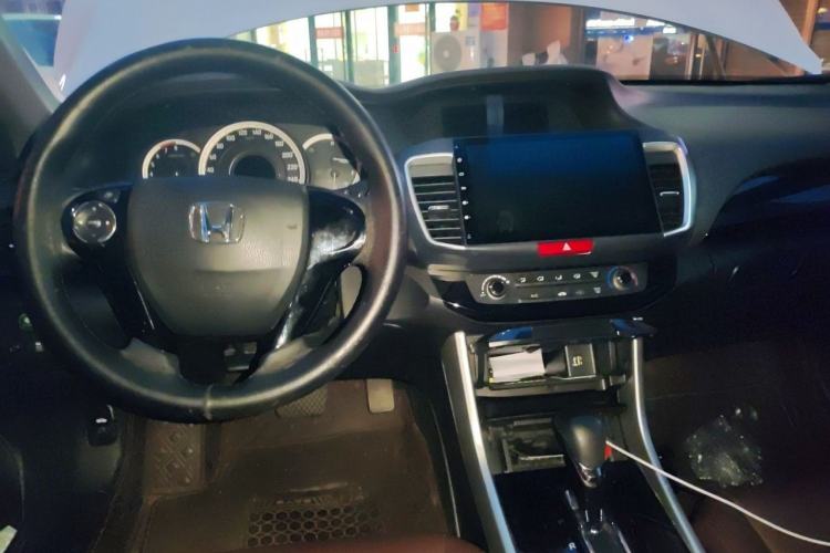 Used Honda Accord 2016 2.0L Comfort Edition Center Console