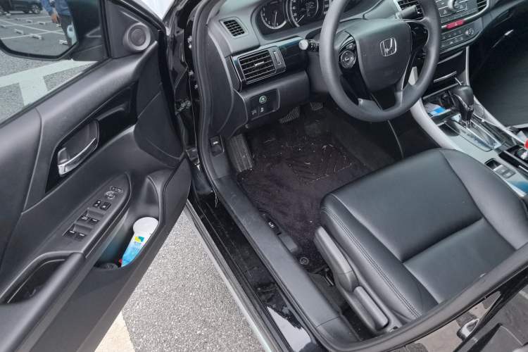 Used Honda Accord 2016 2.0L Comfort Edition Interior 3
