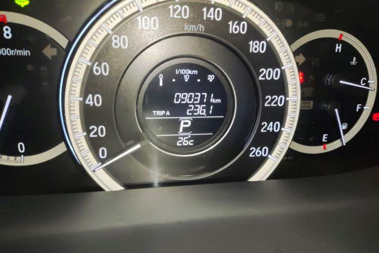 Used Honda Accord 2016 2.0L Comfort Edition Odometer Close Up